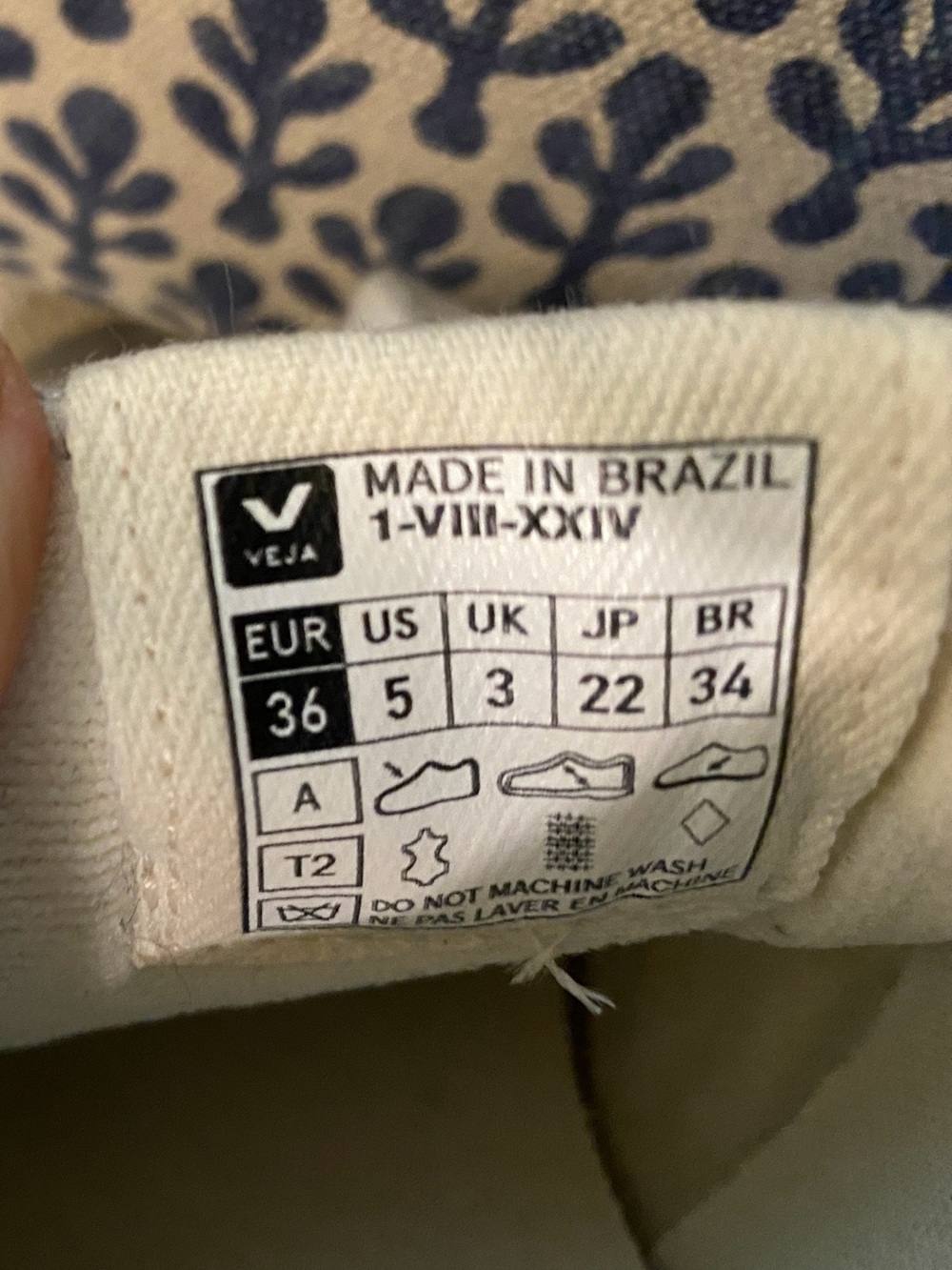 Veja Size 6 Sneakers - Picture 9 of 9